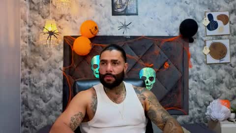 Snapshot of apolo_rousse chatting on October 17, 2025, 10:45 pm Apolo online show from October 17, 2025, 10:45 pm