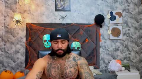 Snapshot of apolo_rousse chatting on October 23, 2025, 10:52 pm Apolo online show from October 23, 2025, 10:52 pm
