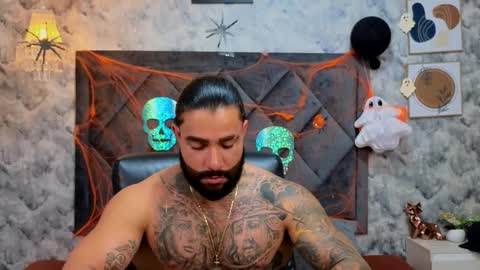 Snapshot of apolo_rousse chatting on October 28, 2025, 12:47 am Apolo online show from October 28, 2025, 12:47 am