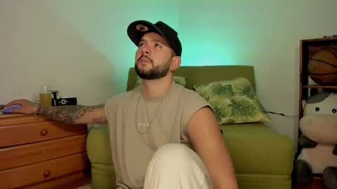 Lola  Apolo online show from October 6, 2025, 10:40 pm