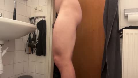 Snapshot of appletinii chatting on March 28, 2026, 11:59 pm appletinii online show from March 28, 2026, 11:59 pm