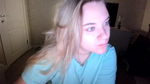 appleyummybuns online show from November 12, 2025, 4:18 pm