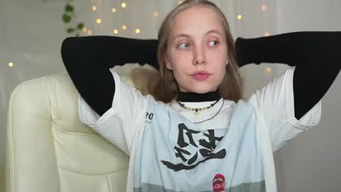  REYNA  my friend   online show from December 10, 2024, 8:38 pm
