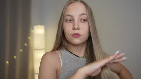  REYNA  my friend   online show from January 5, 2025, 8:22 am
