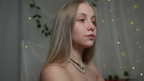  REYNA  my friend   online show from January 14, 2025, 6:07 pm