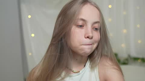  REYNA  my friend   online show from January 28, 2025, 2:42 pm