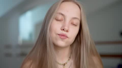  REYNA  my friend   online show from February 13, 2025, 7:56 am