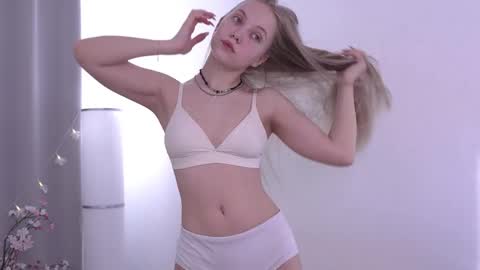  REYNA  my friend   online show from March 9, 2025, 8:18 am