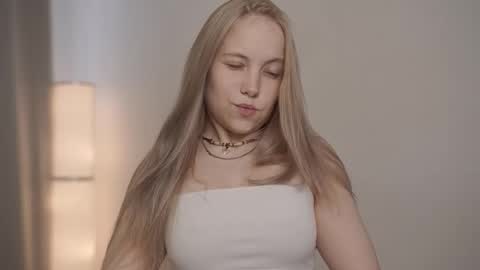  REYNA  my friend   online show from September 15, 2025, 9:42 am