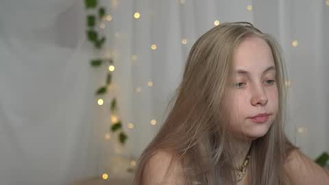 Snapshot of appr0ved chatting on September 21, 2025, 8:27 am  REYNA  my friend   online show from September 21, 2025, 8:27 am