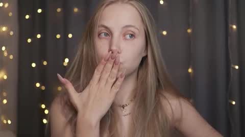 Snapshot of appr0ved chatting on September 23, 2025, 3:04 pm  REYNA  my friend   online show from September 23, 2025, 3:04 pm