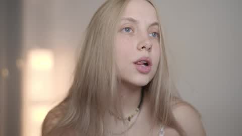 Snapshot of appr0ved chatting on October 3, 2025, 3:09 pm  REYNA  my friend   online show from October 3, 2025, 3:09 pm