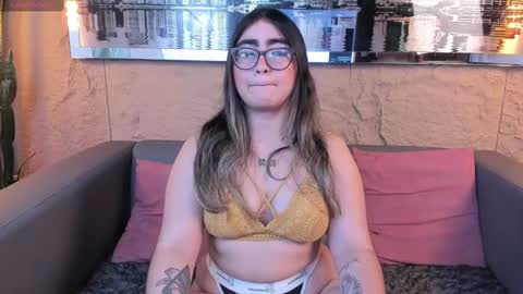 Snapshot of appril_foxx chatting on September 30, 2025, 3:39 pm apprilfoxx online show from September 30, 2025, 3:39 pm