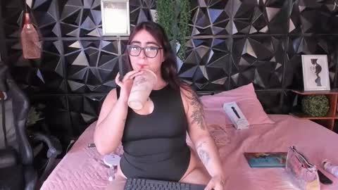 apprilfoxx online show from February 1, 2026, 4:49 pm