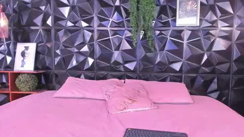 apprilfoxx online show from February 6, 2026, 11:24 am