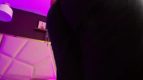 April online show from October 17, 2025, 11:02 am