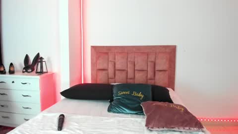 Snapshot of april_collinsxx chatting on February 22, 2025, 2:06 am april collinsxx online show from February 22, 2025, 2:06 am