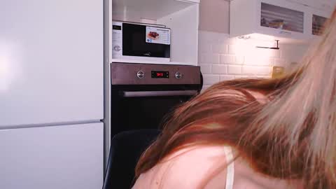 Snapshot of april_felicity chatting on December 3, 2024, 10:40 pm April online show from December 3, 2024, 10:40 pm