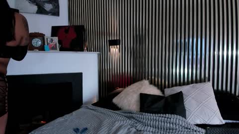 AprilBom online show from March 25, 2026, 12:11 pm