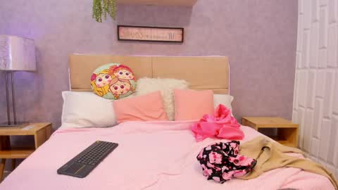 AprilBom online show from March 27, 2026, 11:43 am