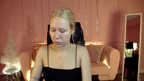 AprilChambers online show from January 19, 2026, 9:57 am