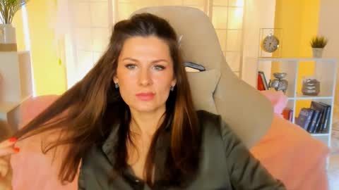 aprill_o_nill online show from January 16, 2025, 11:58 am