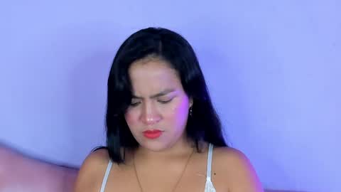 aprilmiiller online show from May 6, 2026, 3:28 pm
