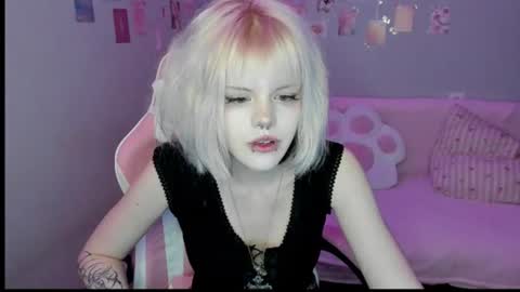 Snapshot of aprilspark chatting on July 15, 2026, 8:36 pm Alice D online show from July 15, 2026, 8:36 pm