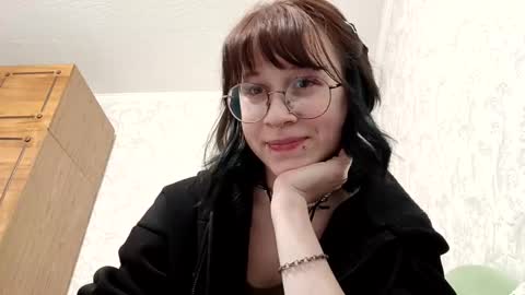 Triss online show from February 9, 2026, 5:28 pm