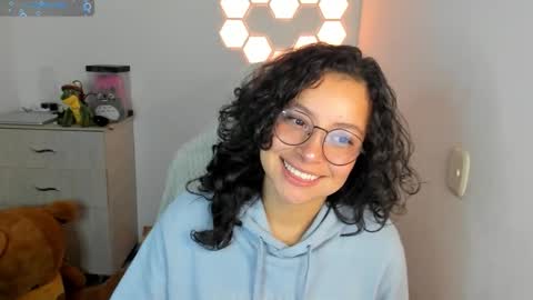 aqua emilly online show from December 22, 2025, 11:13 pm