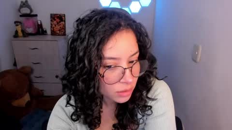 aqua emilly online show from May 6, 2026, 11:32 pm