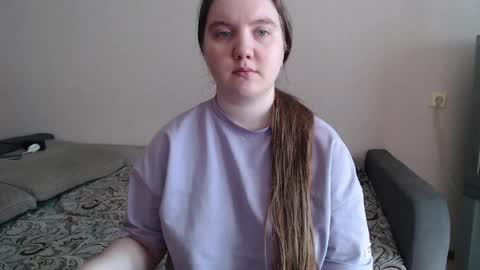 Josefin online show from April 7, 2026, 4:02 am