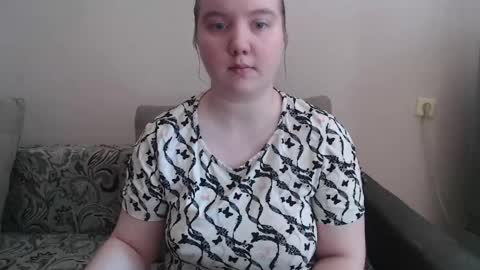Josefin online show from April 28, 2026, 4:39 am