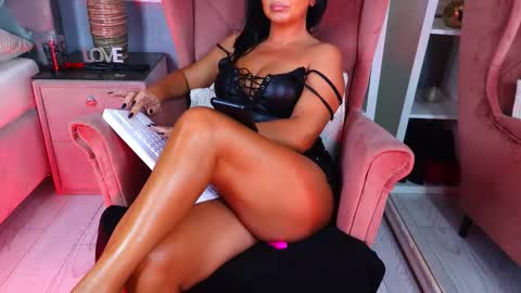 Snapshot of aqueenmonica chatting on September 19, 2025, 6:41 pm AQueenMonica online show from September 19, 2025, 6:41 pm