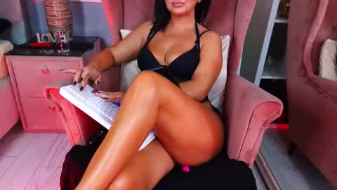 Snapshot of aqueenmonica chatting on September 25, 2025, 10:41 am AQueenMonica online show from September 25, 2025, 10:41 am