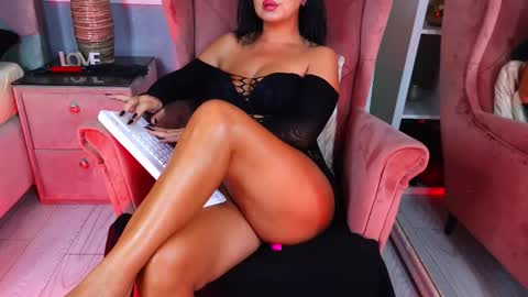 Snapshot of aqueenmonica chatting on September 28, 2025, 2:17 am AQueenMonica online show from September 28, 2025, 2:17 am