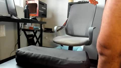 Snapshot of aquiles0224 chatting on April 7, 2026, 1:33 pm T. online show from April 7, 2026, 1:33 pm