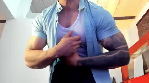 Snapshot of aquiles_51 chatting on September 22, 2025, 8:22 pm Jonathan online show from September 22, 2025, 8:22 pm