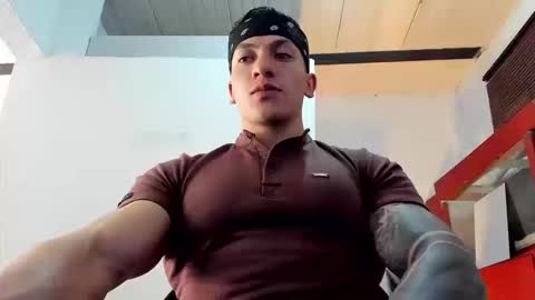 Snapshot of aquiles_51 chatting on September 23, 2025, 8:12 pm Jonathan online show from September 23, 2025, 8:12 pm