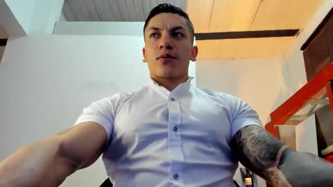 Snapshot of aquiles_51 chatting on October 3, 2025, 8:17 pm Jonathan online show from October 3, 2025, 8:17 pm