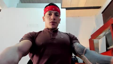 Snapshot of aquiles_51 chatting on October 7, 2025, 8:50 pm Jonathan online show from October 7, 2025, 8:50 pm