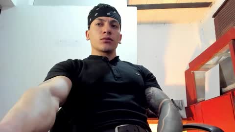 Snapshot of aquiles_51 chatting on October 10, 2025, 9:03 pm Jonathan online show from October 10, 2025, 9:03 pm