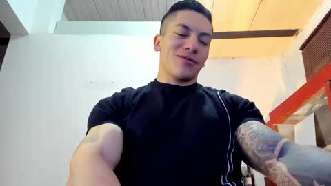 Snapshot of aquiles_51 chatting on October 18, 2025, 8:53 pm Jonathan online show from October 18, 2025, 8:53 pm