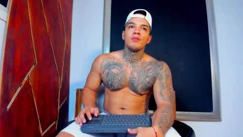 Snapshot of aquiles_elpapi chatting on November 2, 2025, 7:27 pm AquilesElpapi online show from November 2, 2025, 7:27 pm