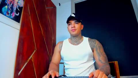 Snapshot of aquiles_elpapi chatting on November 16, 2025, 10:48 pm AquilesElpapi online show from November 16, 2025, 10:48 pm