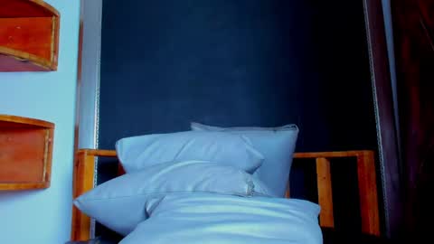 Snapshot of aquiles_elpapi chatting on March 31, 2026, 1:51 am AquilesElpapi online show from March 31, 2026, 1:51 am