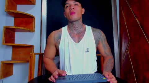 Snapshot of aquiles_elpapi chatting on April 9, 2026, 6:30 am AquilesElpapi online show from April 9, 2026, 6:30 am