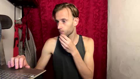 Snapshot of aquilesmade chatting on October 12, 2025, 7:24 pm Aquilesmade online show from October 12, 2025, 7:24 pm