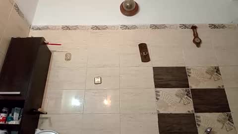 aquinn2000 online show from December 2, 2025, 6:19 am