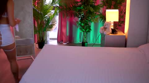 IsaBella online show from February 6, 2026, 7:45 am